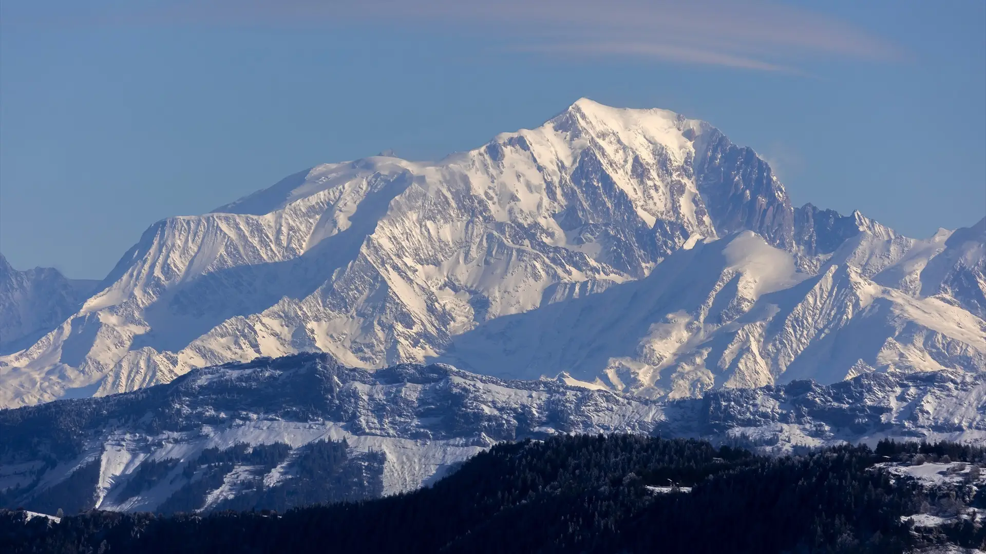 Muere un alpinista tras desprenderse un bloque de hielo a 4.000 metros de altura Muere un alpinista tras desprenderse un bloque de hielo a 4.000 metros de altura