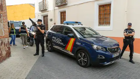 Agentes de la Policía Nacional Agentes de la Policía Nacional