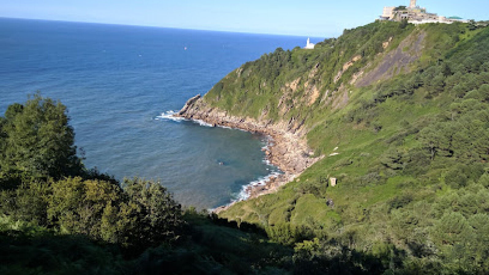 Buscan a un bañista desaparecido desde el sábado en la cala de Tximistarri (San Sebastián)