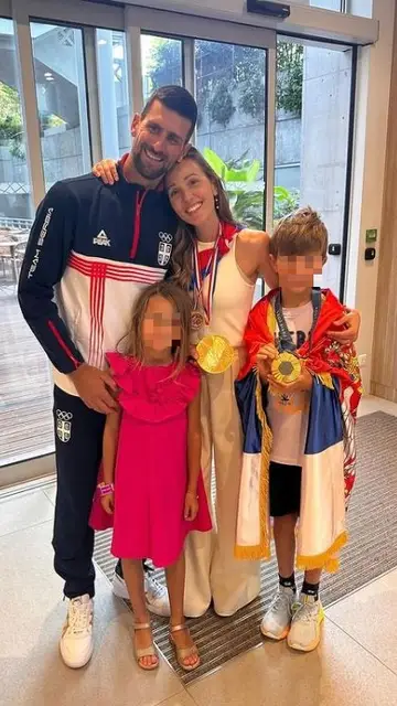 Novak Djokovic con su familia en París Novak Djokovic con su familia en París