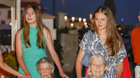 La infanta Sofía, la princesa Leonor, Tatiana Radziwill e Irene de Grecia en Mallorca La infanta Sofía, la princesa Leonor, Tatiana Radziwill e Irene de Grecia en Mallorca