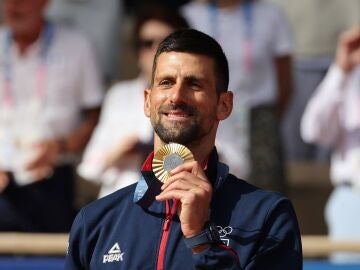 Novak Djokovic con la medalla de oro de los Juegos Olímpicos de París