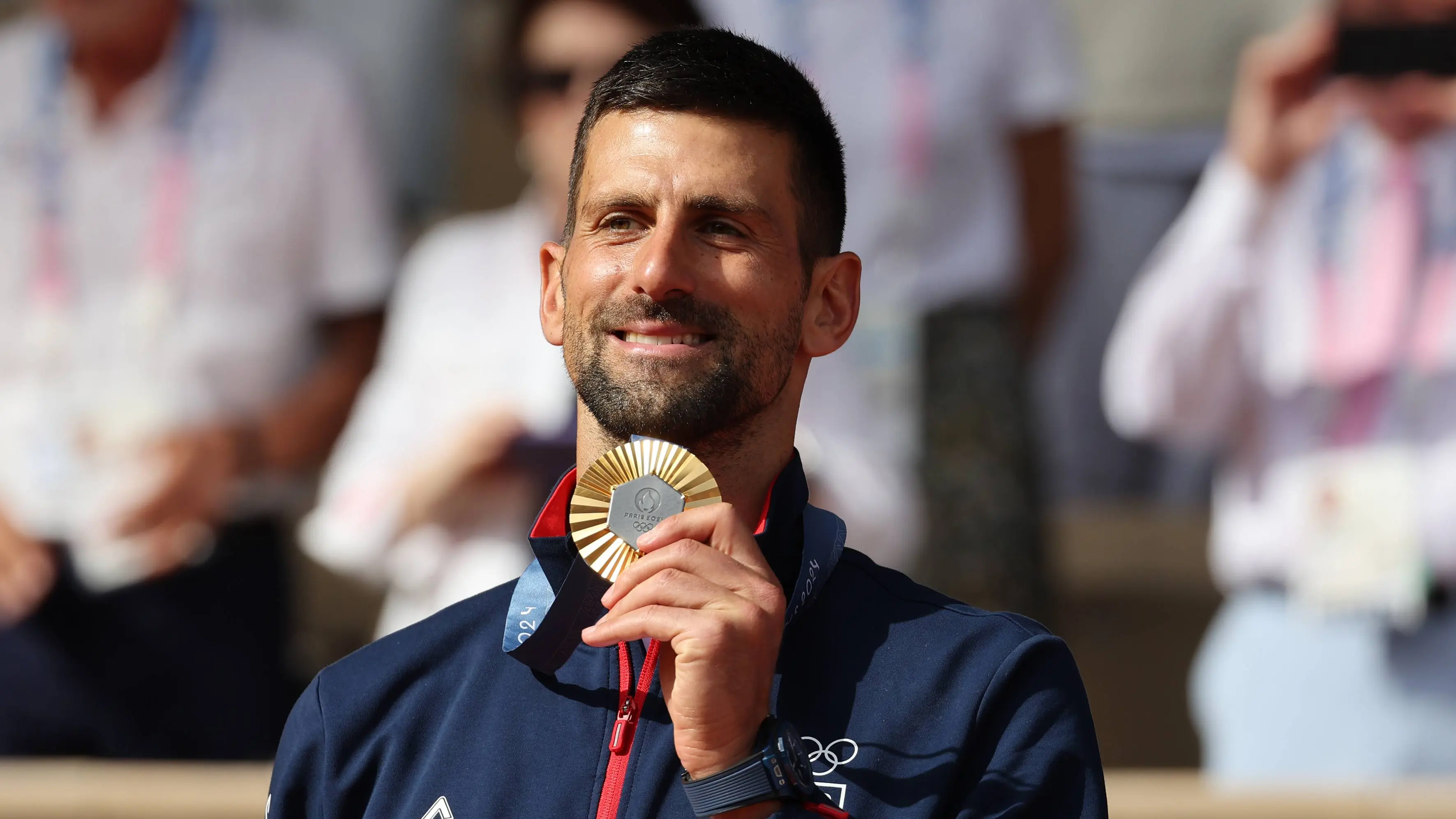 Novak Djokovic con la medalla de oro de los Juegos Olímpicos de París Novak Djokovic con la medalla de oro de los Juegos Olímpicos de París