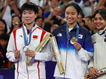 La china Bing Jiao He rinde homenaje a Carolina Marín