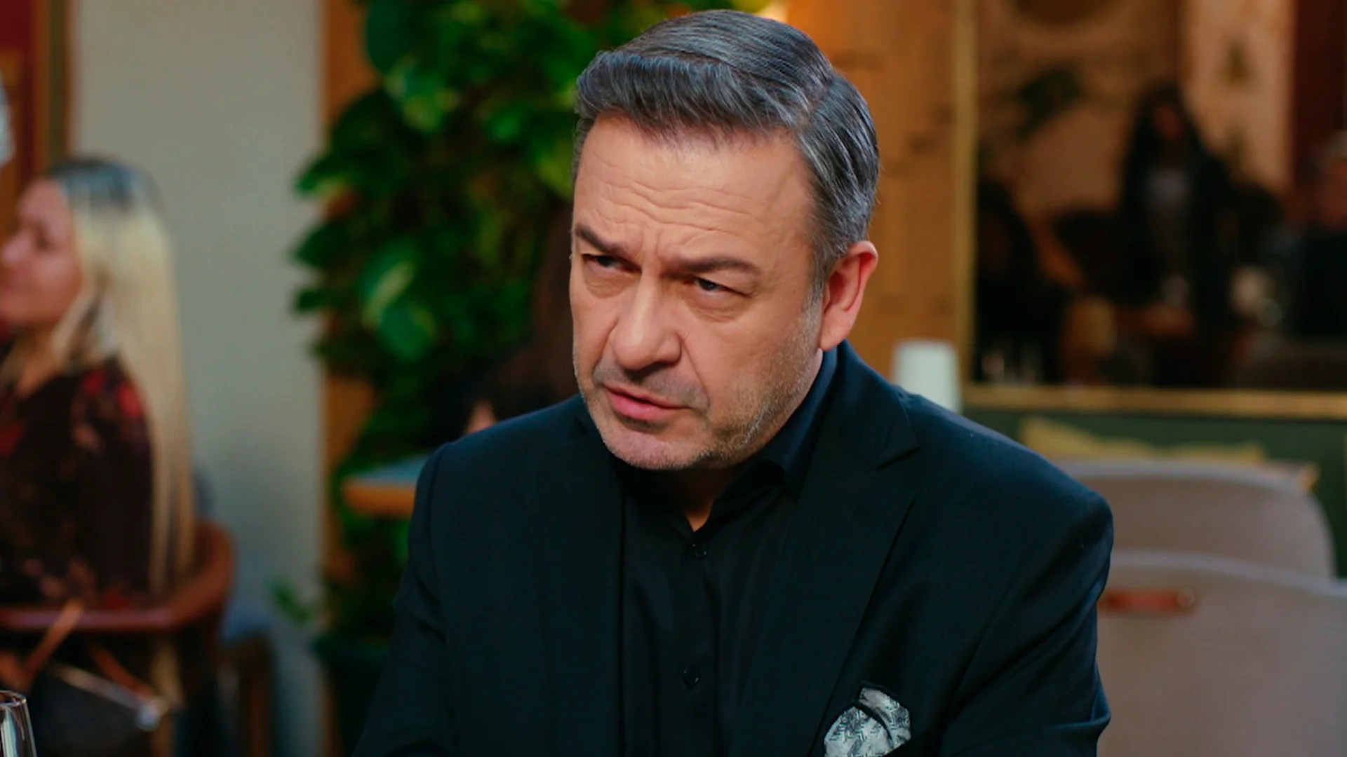 Doğan admite la verdadera relación que tiene con Julia tras haber engañado a Yildiz y Ender Doğan admite la verdadera relación que tiene con Julia tras haber engañado a Yildiz y Ender