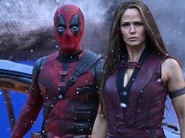 Ryan Reynolds y Jennifer Garner en Deadpool y Lobezno