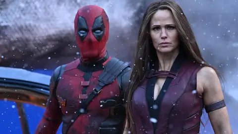 Ryan Reynolds y Jennifer Garner en Deadpool y Lobezno Ryan Reynolds y Jennifer Garner en Deadpool y Lobezno