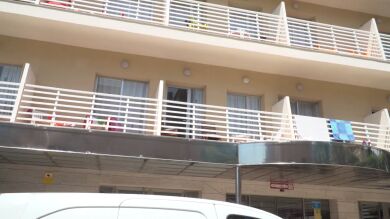 Unos turistas holandeses hacen un butrón en la pared entre dos habitaciones de un hotel de Palma