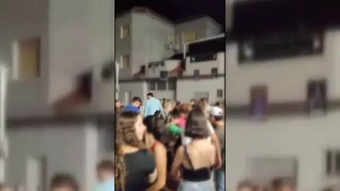 Un concejal de Beniflá (Valencia) protagoniza una pelea con un menor: "Le pegó un montón de puñetazos" Un concejal de Beniflá (Valencia) protagoniza una pelea con un menor: "Le pegó un montón de puñetazos"