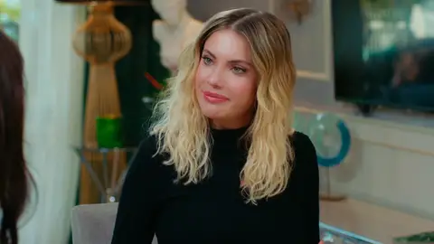 Yildiz vuelve a la carga y hace de celestina entre Engin y Julia Yildiz vuelve a la carga y hace de celestina entre Engin y Julia