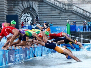 Competición de triatlón en el Sena