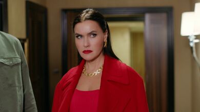 Yildiz se burla de Ender en su intento de pillarla con Doğan 