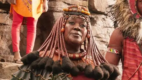 Connie Chiume en Black Panther Connie Chiume en Black Panther