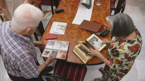 Felisa y su marido no tienen dónde llorar a sus difuntos: "Me dijeron que habían vaciado y vendido la tumba" Felisa y su marido no tienen dónde llorar a sus difuntos: "Me dijeron que habían vaciado y vendido la tumba"