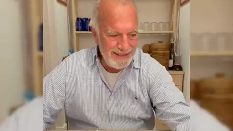 Fallece Carlos Goyanes en su casa de Marbella y acompañado de su mujer, Cari Lapique Fallece Carlos Goyanes en su casa de Marbella y acompañado de su mujer, Cari Lapique