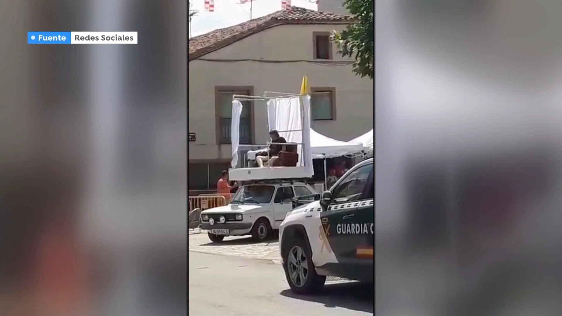 El alcalde de Soria en el 'papamóvil' El alcalde de Soria en el 'papamóvil'
