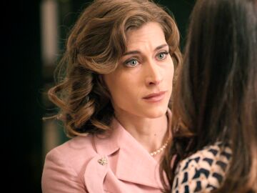 &iexcl;Descubiertas! Isabel pilla a Marta y Fina bes&aacute;ndose en la colonia