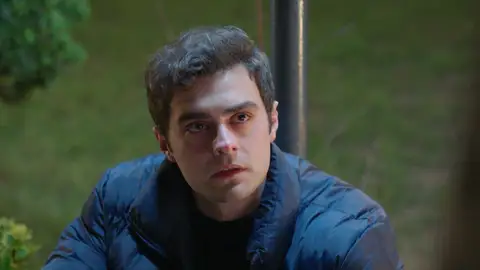 Avance semanal de Hermanos: “¿Cuánto tiempo más debo esperar para que me eches de menos?” Avance semanal de Hermanos: “¿Cuánto tiempo más debo esperar para que me eches de menos?”