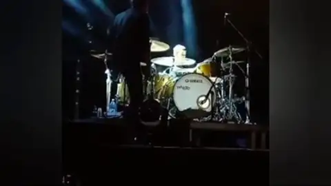 Jesús, de 6 años, sorprende a la batería como artista invitado en un concierto de América Jesús, de 6 años, sorprende a la batería como artista invitado en un concierto de América