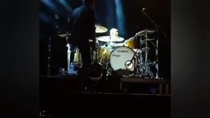 Jesús, de 6 años, sorprende a la batería como artista invitado en un concierto de América Jesús, de 6 años, sorprende a la batería como artista invitado en un concierto de América