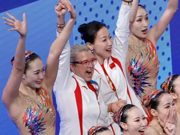 El equipo de China con su entrenadora española Anna Tarrés El equipo de China con su entrenadora española Anna Tarrés
