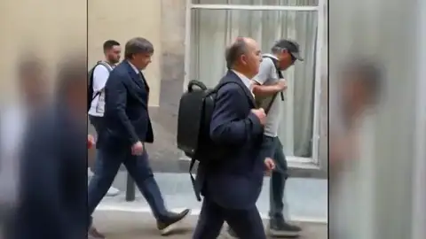 Carles Puigdemont pasea por las calles de Barcelona Carles Puigdemont pasea por las calles de Barcelona