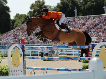 Maikel van der Vleuten de Holanda montando Beauville Z en acción Maikel van der Vleuten de Holanda montando Beauville Z en acción