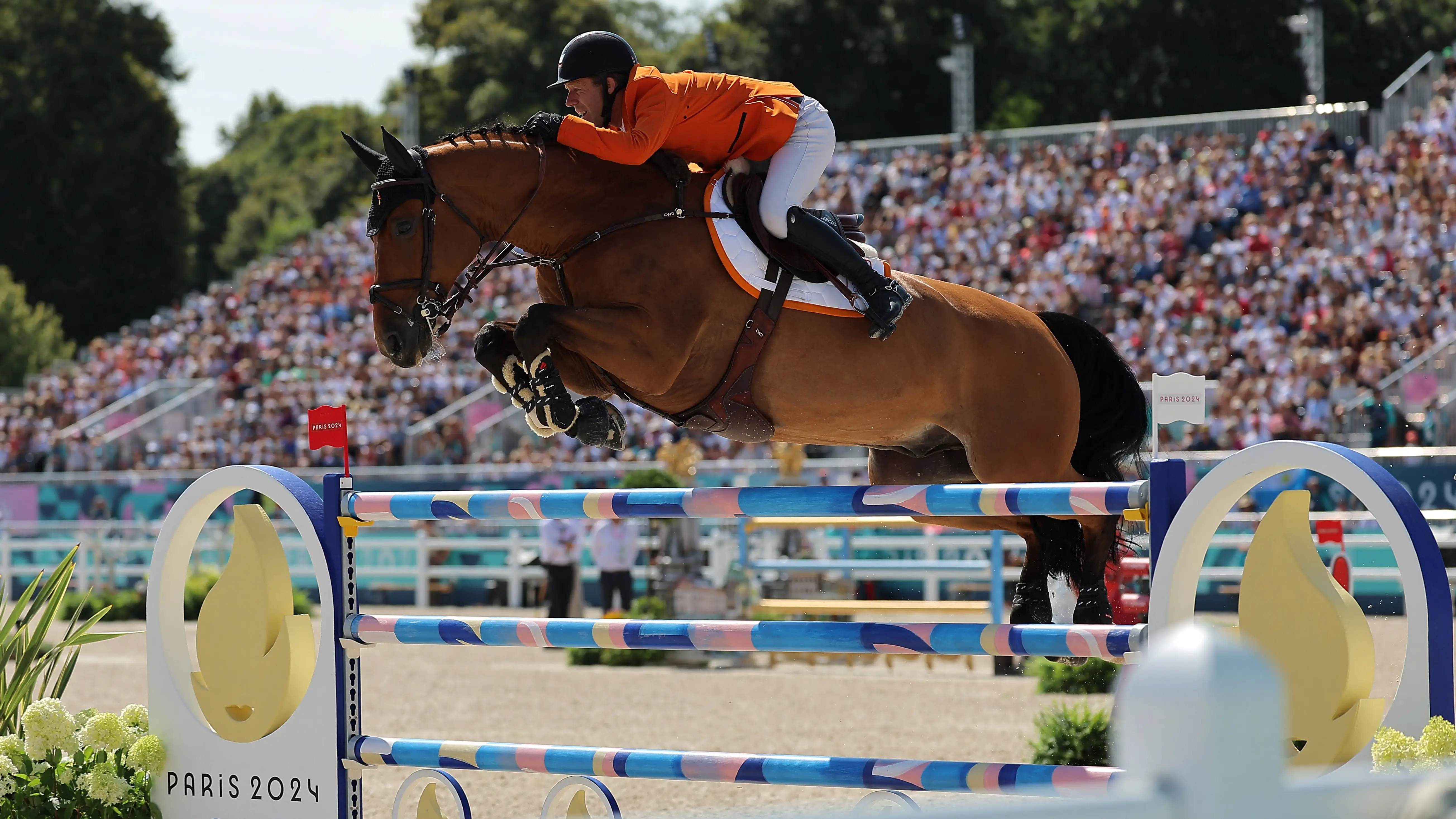 Maikel van der Vleuten de Holanda montando Beauville Z en acción Maikel van der Vleuten de Holanda montando Beauville Z en acción