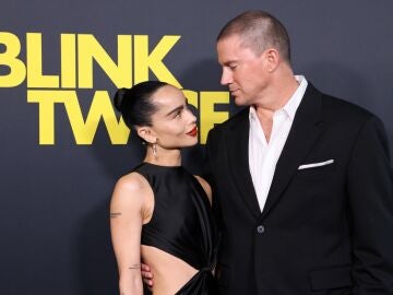 Zoë Kravitz y Channing Tatum en la primere de Parpadea dos veces