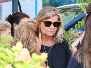 Cari Lapique, en el funeral de su marido Carlos Goyanes