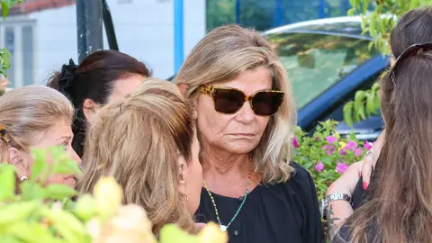 Cari Lapique, en el funeral de su marido Carlos Goyanes Cari Lapique, en el funeral de su marido Carlos Goyanes