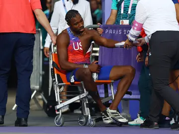 Noah Lyles, atendido tras los 200 metros lisos en París Noah Lyles, atendido tras los 200 metros lisos en París