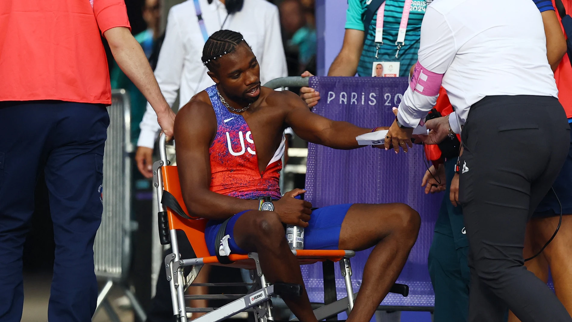 Noah Lyles, atendido tras los 200 metros lisos en París Noah Lyles, atendido tras los 200 metros lisos en París