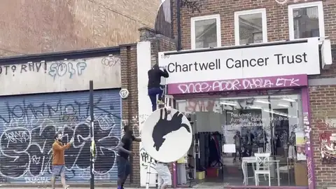 Banksy ANTENA PARABÓLICA Banksy ANTENA PARABÓLICA