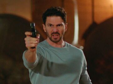 Selim, a punta de pistola