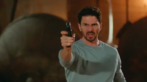 Selim, a punta de pistola Selim, a punta de pistola