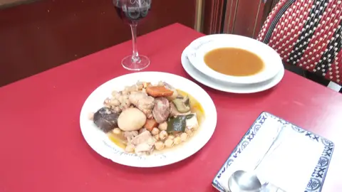 El bar de Zaragoza que prepara cocido a pesar de las altas temperaturas del verano: "Te apetece, te lo comes" El bar de Zaragoza que prepara cocido a pesar de las altas temperaturas del verano: "Te apetece, te lo comes"