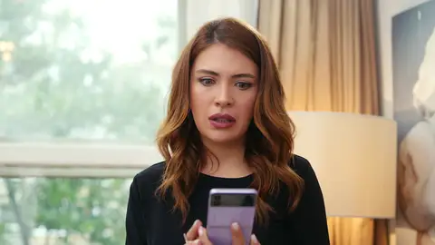 Kumru se hace un test de embarazo Kumru se hace un test de embarazo