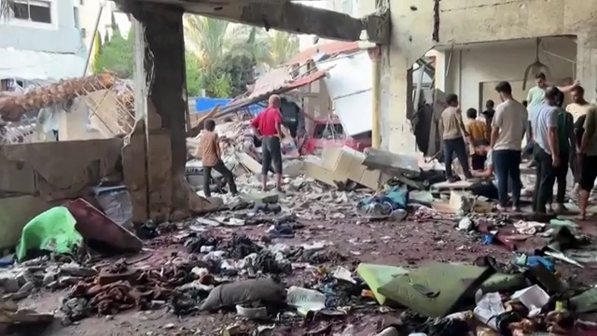 Mueren más de 100 personas tras un bombardeo contra una escuela convertida en refugio en Gaza Mueren más de 100 personas tras un bombardeo contra una escuela convertida en refugio en Gaza