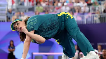 La B-girl 'Raygun' en acción en París 2024 La B-girl 'Raygun' en acción en París 2024