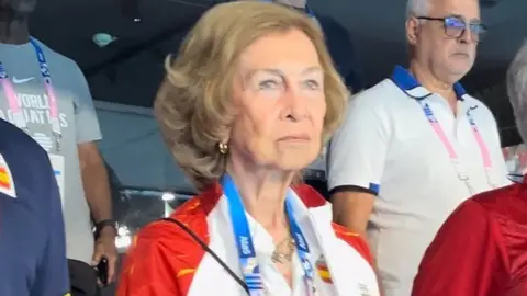 La reina Sofía en la final femenina de waterpolo en los Juegos Olímpicos de París La reina Sofía en la final femenina de waterpolo en los Juegos Olímpicos de París
