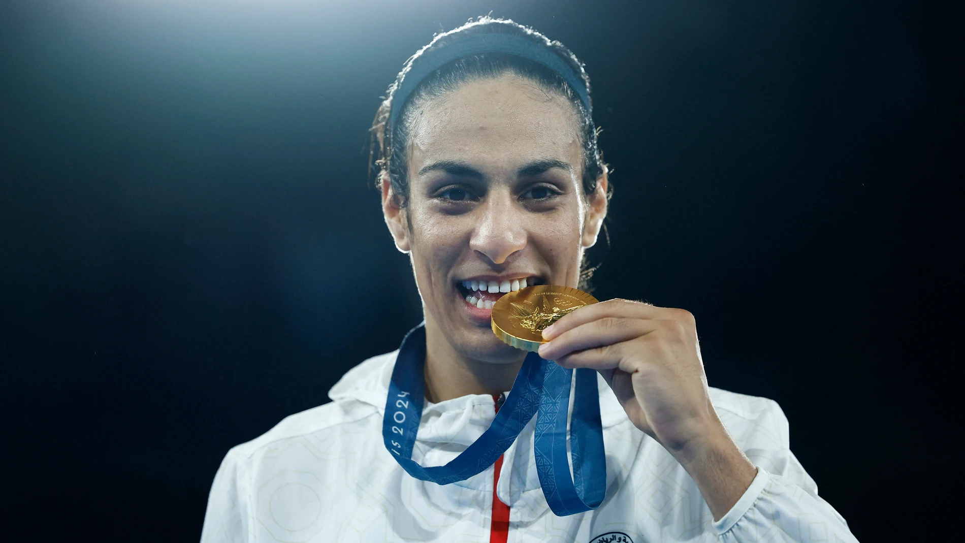 Imane Khelif con su medalla de oro Imane Khelif con su medalla de oro