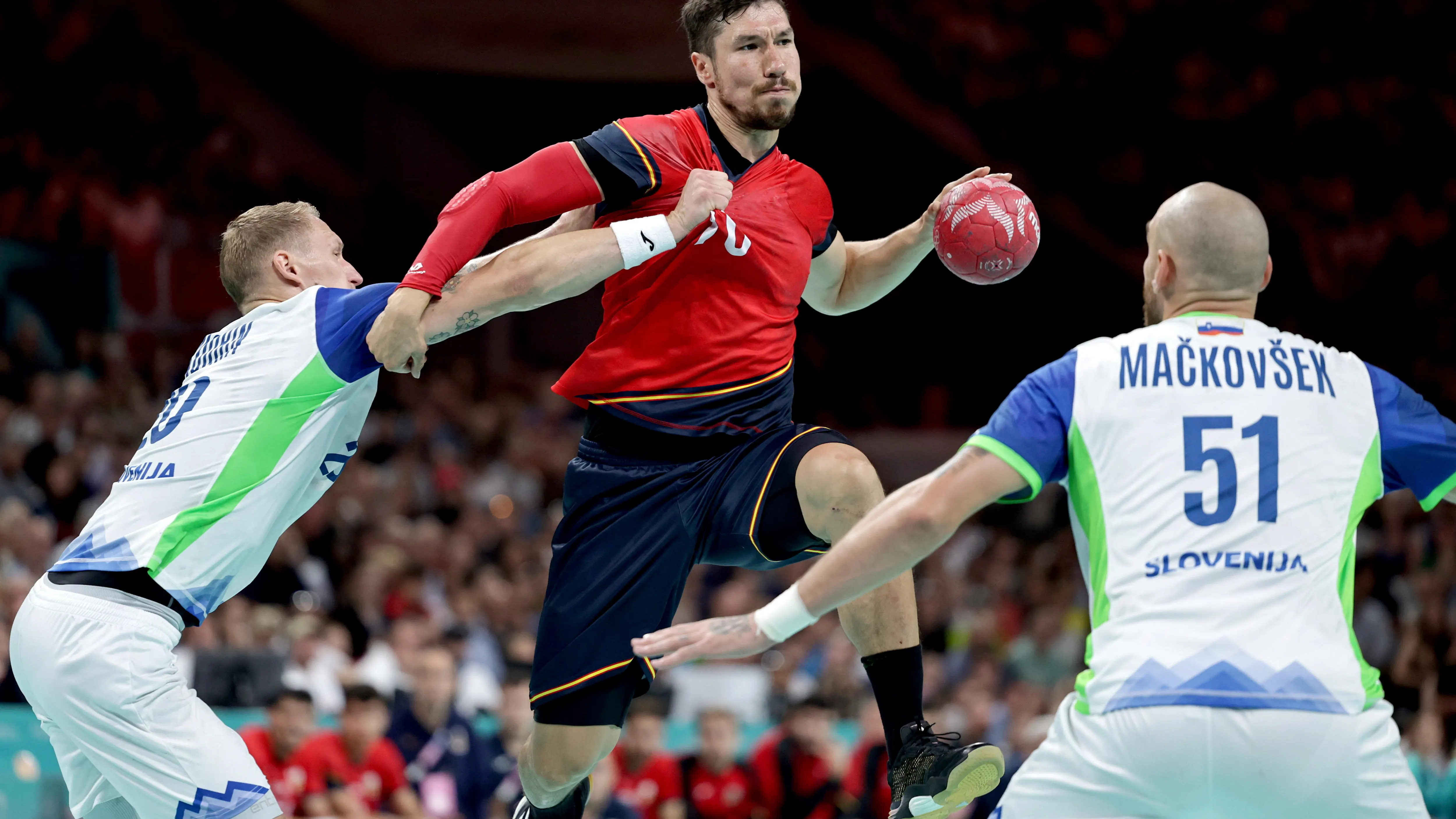 Alex Dujshebaev en acci&oacute;n en el partido por la medalla de bronce
