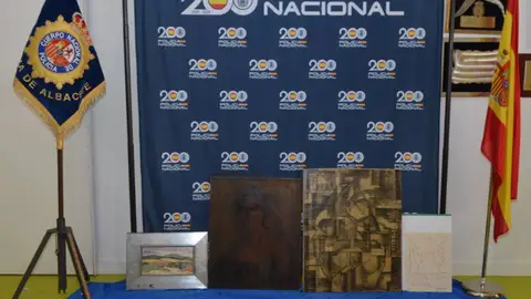Agentes intervienen cuatro pinturas falsas de Picasso y Benjamín Palencia que se iban a vender por 13 millones Agentes intervienen cuatro pinturas falsas de Picasso y Benjamín Palencia que se iban a vender por 13 millones