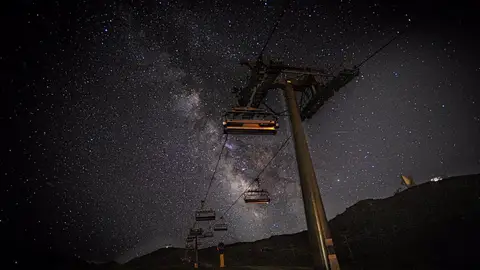 Más de un centenar de personas acuden a Sierra Nevada para observar las perseidas en Borreguiles Más de un centenar de personas acuden a Sierra Nevada para observar las perseidas en Borreguiles