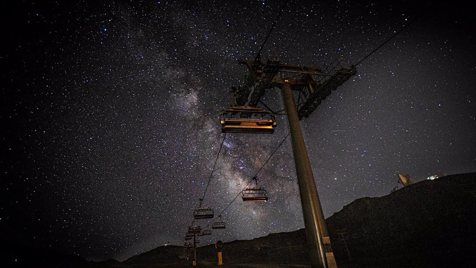 Más de un centenar de personas acuden a Sierra Nevada para observar las perseidas en Borreguiles Más de un centenar de personas acuden a Sierra Nevada para observar las perseidas en Borreguiles