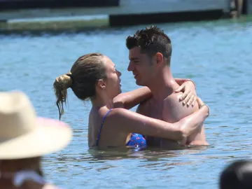 Alice Campello y Álvaro Morata en la playa Alice Campello y Álvaro Morata en la playa