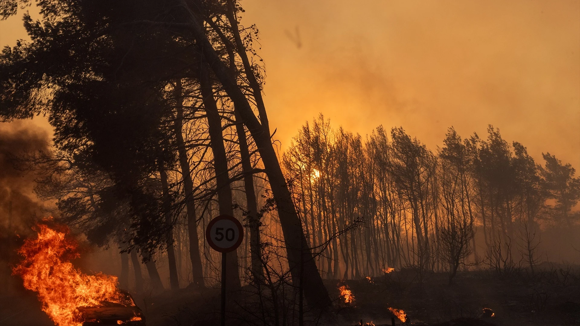 Incendio cerca de Atenas