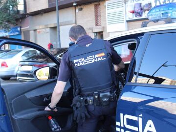 Detienen a un hombre por amenazar con un cuchillo a su compañero de trabajo en un bar de Las Palmas de Gran Canaria