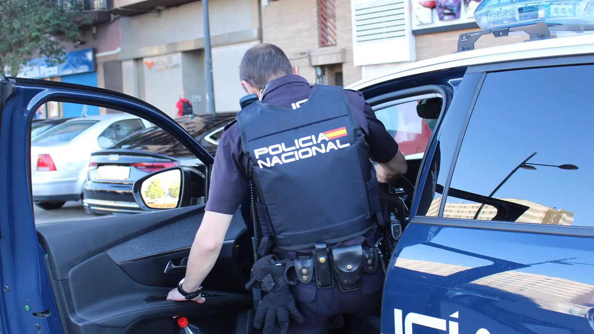 Detienen a un hombre por amenazar con un cuchillo a su compañero de trabajo en un bar de Las Palmas de Gran Canaria Detienen a un hombre por amenazar con un cuchillo a su compañero de trabajo en un bar de Las Palmas de Gran Canaria